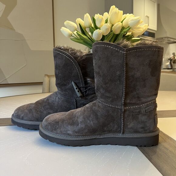 UGG Meadow Ankle Boots Winter Snow Boots Chocolate Brown Size 9 EUC - Picture 3 of 8